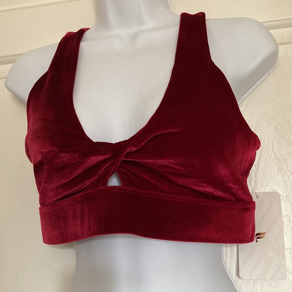 Fabletics Oasis Twist Front Sports Bra Velour Cherry Burst Red Medium NWT
